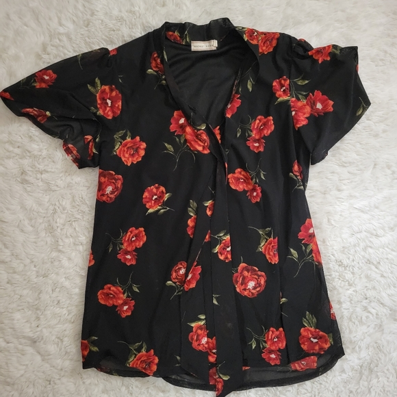 Ember Rose flower shirt - Picture 1 of 1